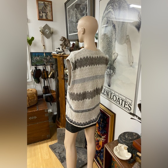 Vintage Knit Wool Grandpa Vest with Coconut Shell Buttons - Picture 4 of 11